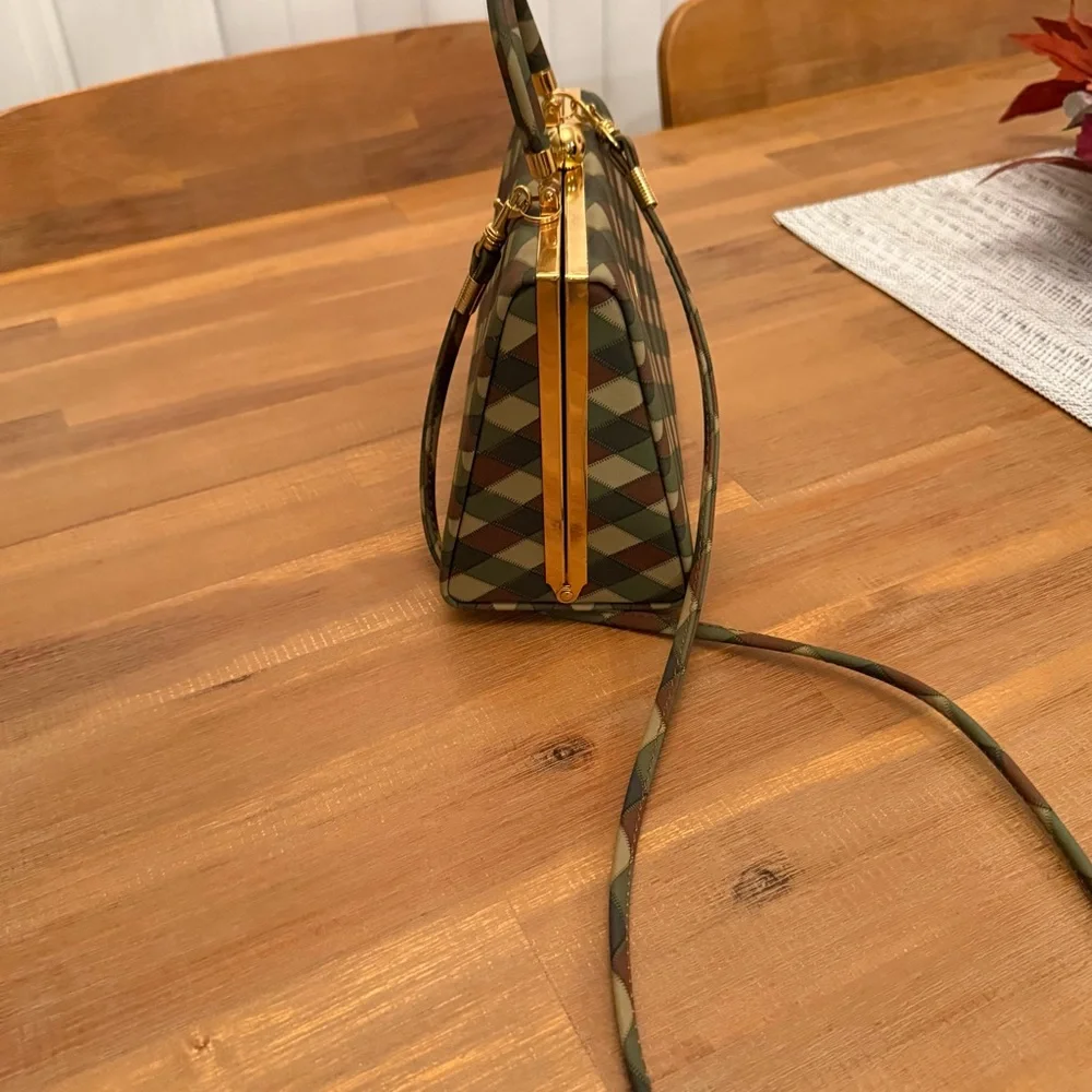 Cawen's Tan, Brown & Hunter Vintage Look Gold Handle Bag Like New - Picture 8 of 11